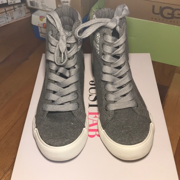 These are cute heeled boots - Picture 2 of 5